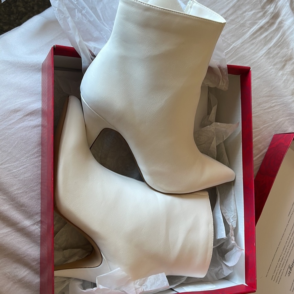 Women's by Carlos Santana Mandarin Bootie size 9.5. NEW still in box!!